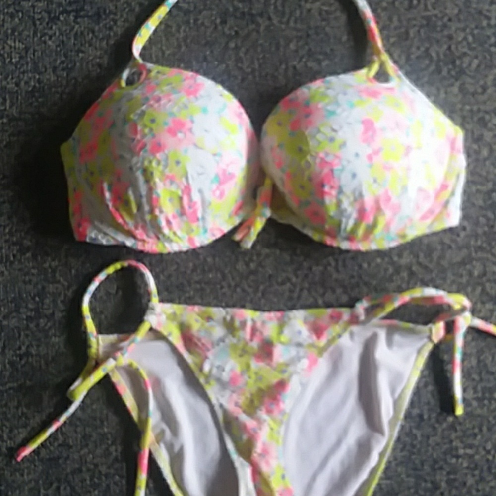 Victoria Secret bathing suit 4 peices